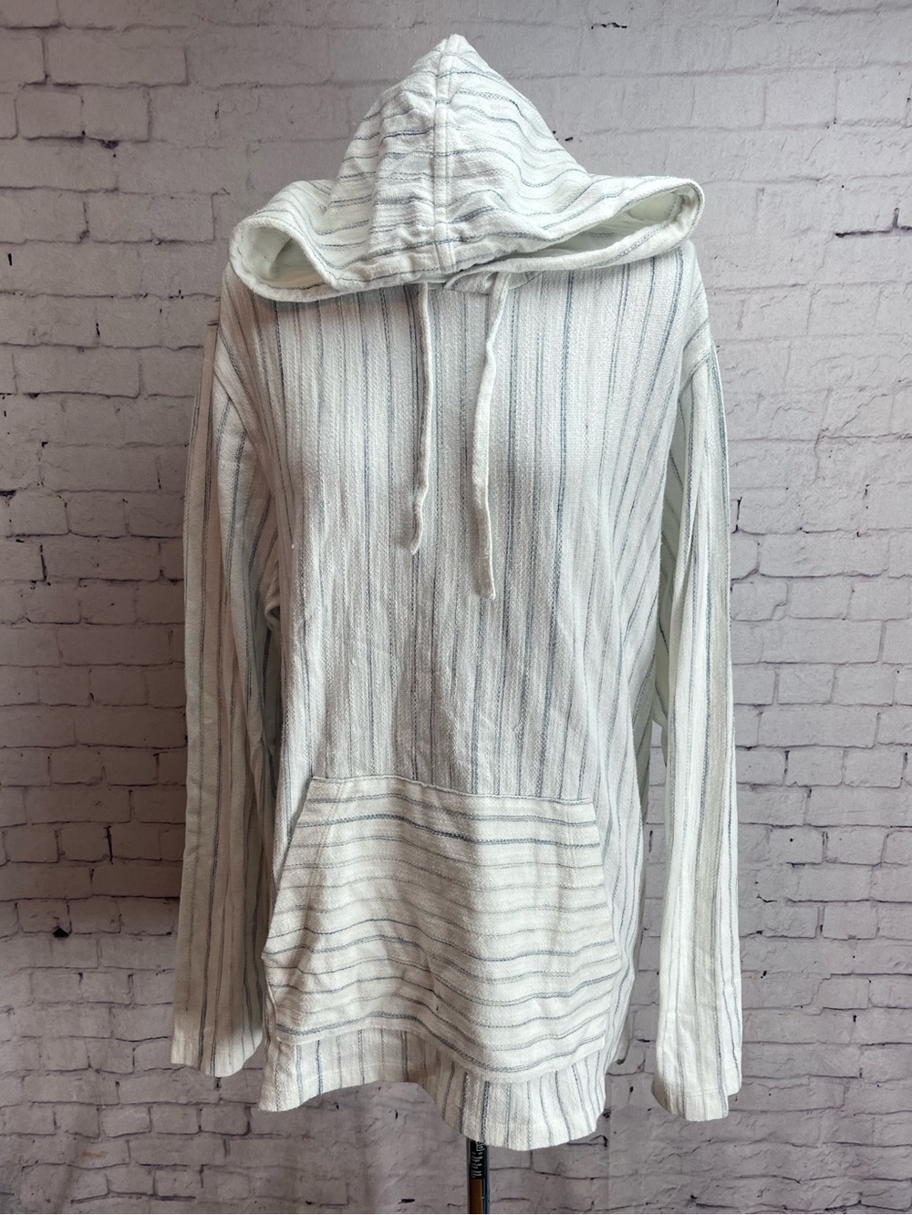 Vince Mens size large textured stripe pull over long sleeve hoodie